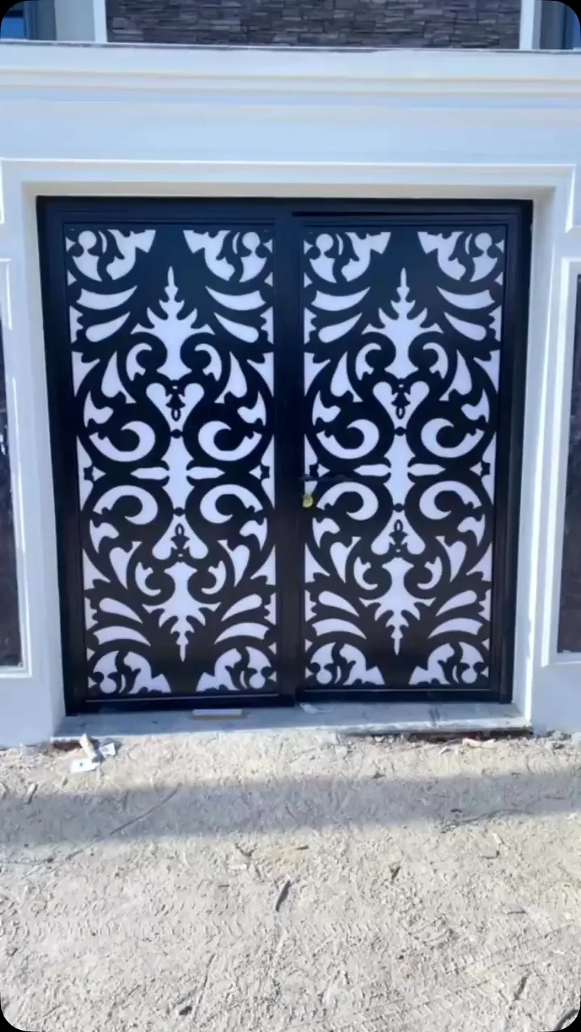 Dekoratif ferforje giriş ve korkuluk uygulaması